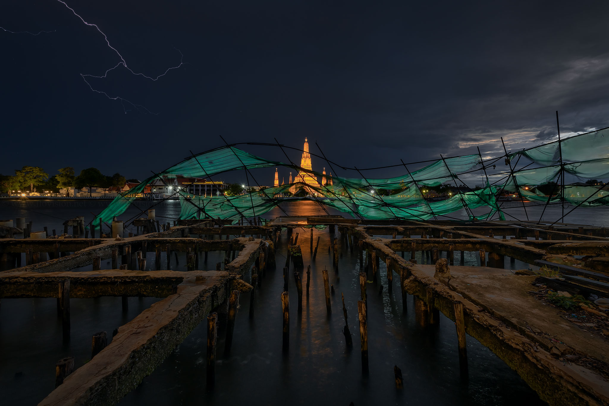 Wat Arun in rainy season